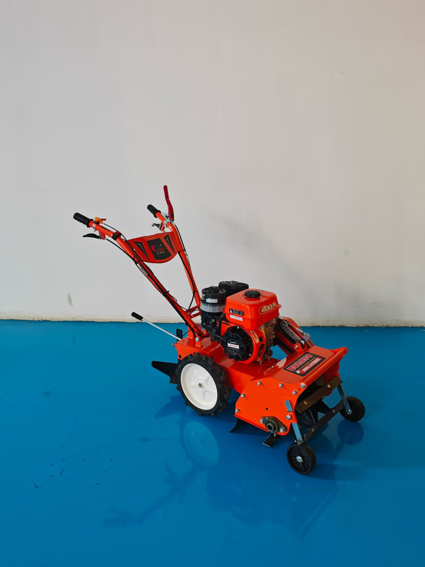 Hand-held weeder