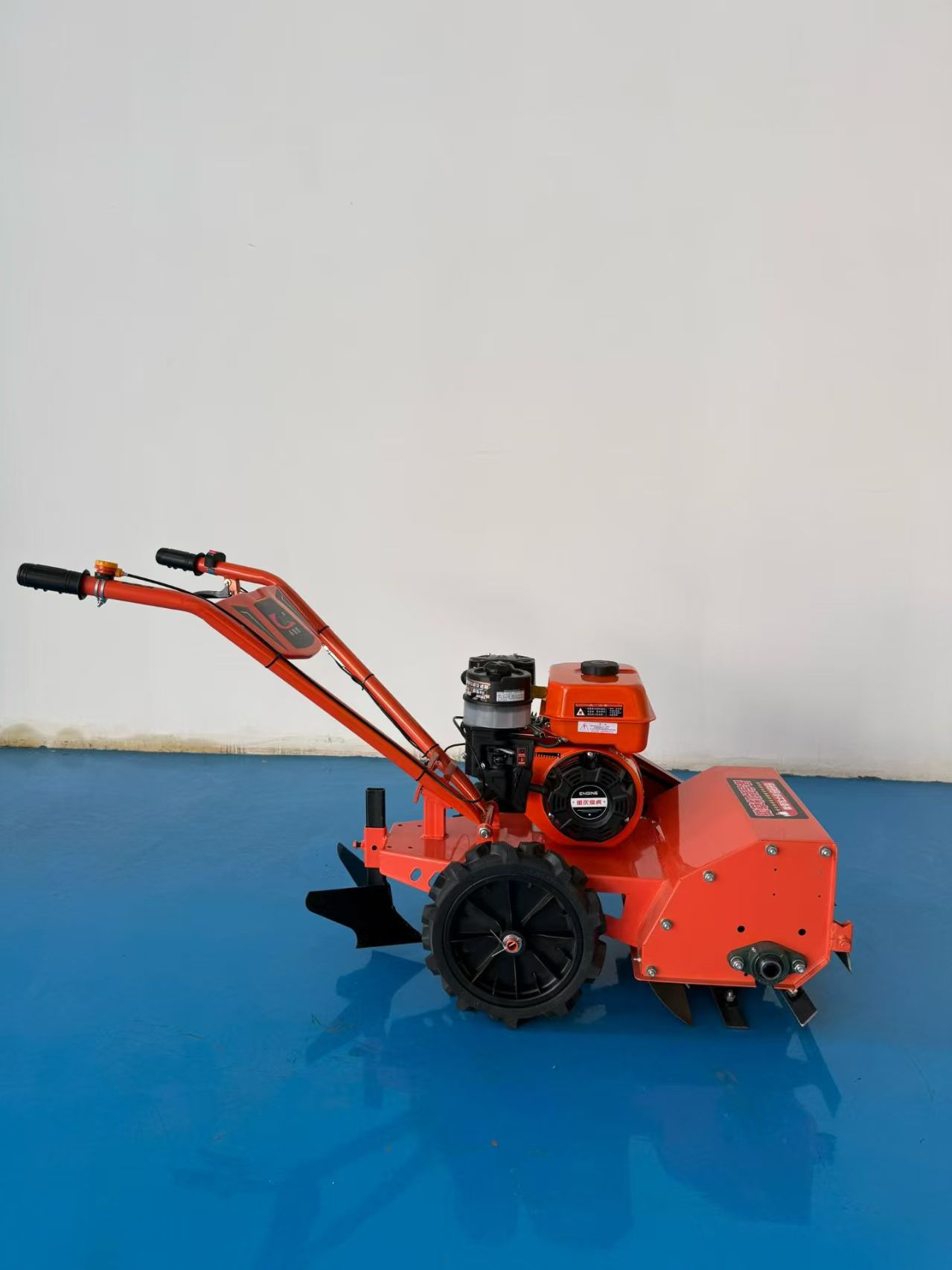 Hand-held weeder