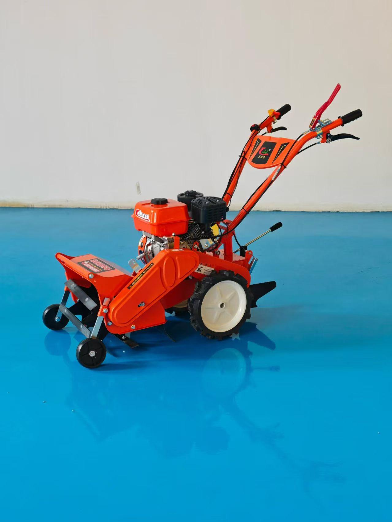 Hand-held weeder