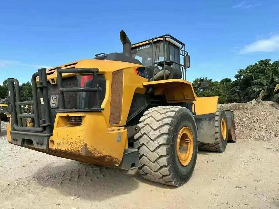 wheel loader